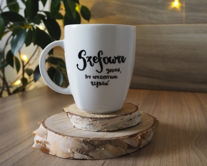 kubek dla szefowej personalizowany ręcznie malowany